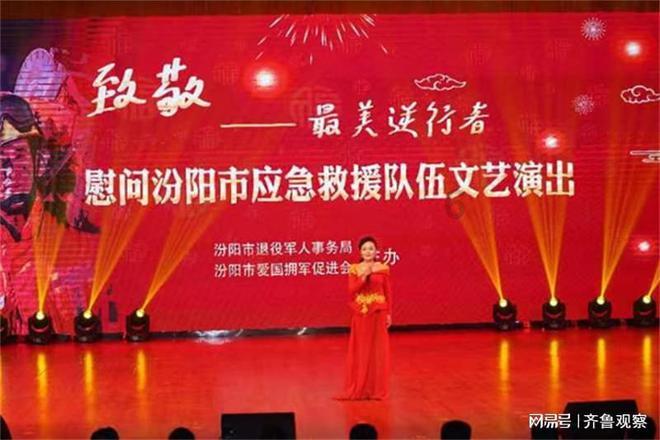 小浣熊背上小书包亮相,新造型萌翻游客!